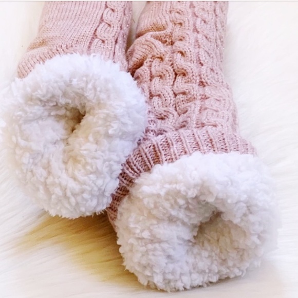 UGG glittering fleece cozy socs with Bow - Picture 5 of 5